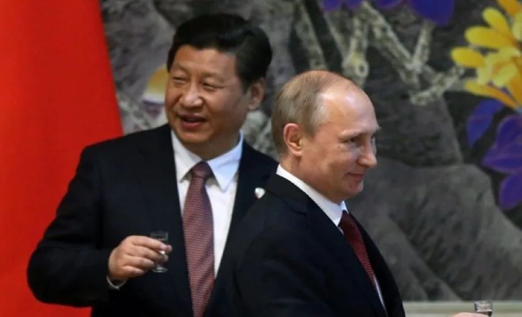 «Un año de Guerra ucraniana pone a prueba la ‘amistad sin límites’ entre Rusia y China», por Amy Hawkins